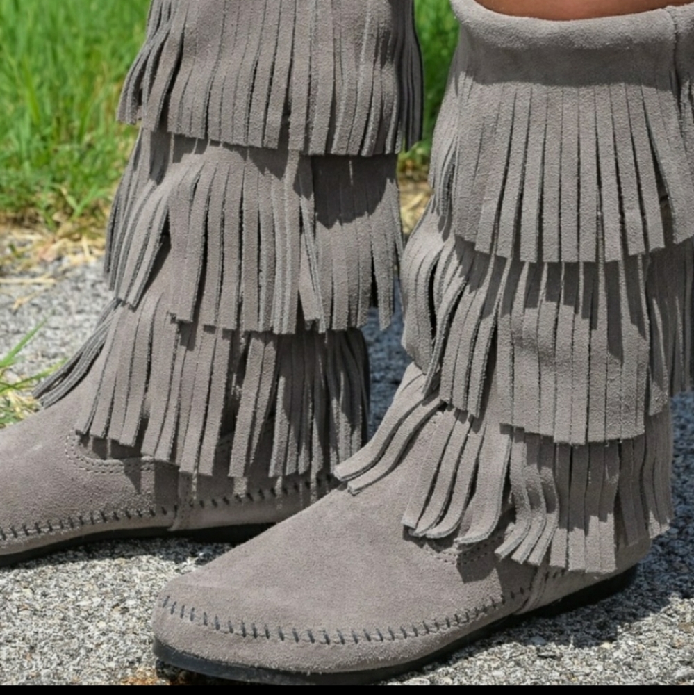 3 Fringe Minnetonka boot